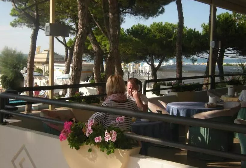 هتل Ambasciatori Palace