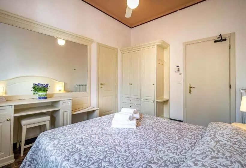 هتل Miramare Di Varigotti