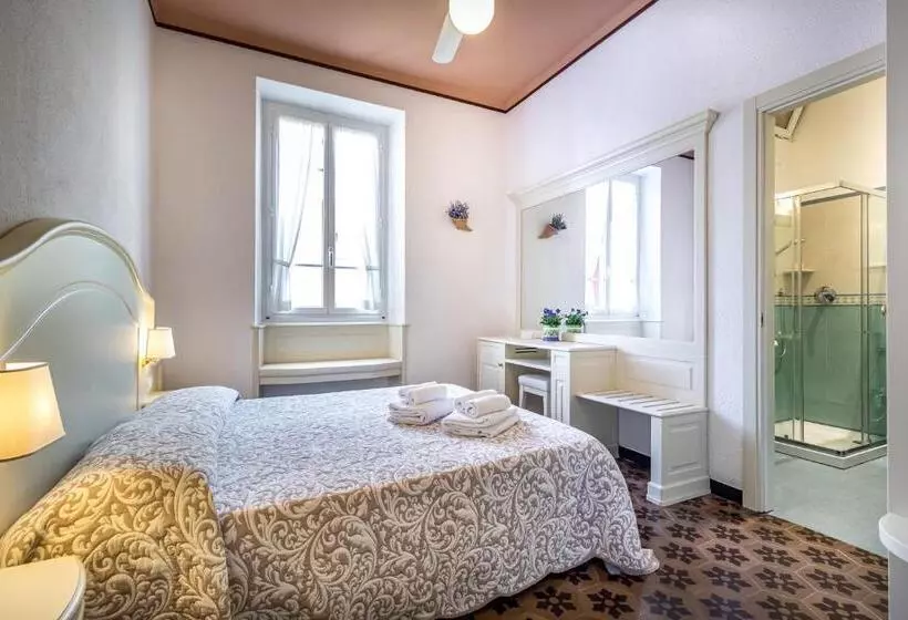 هتل Miramare Di Varigotti