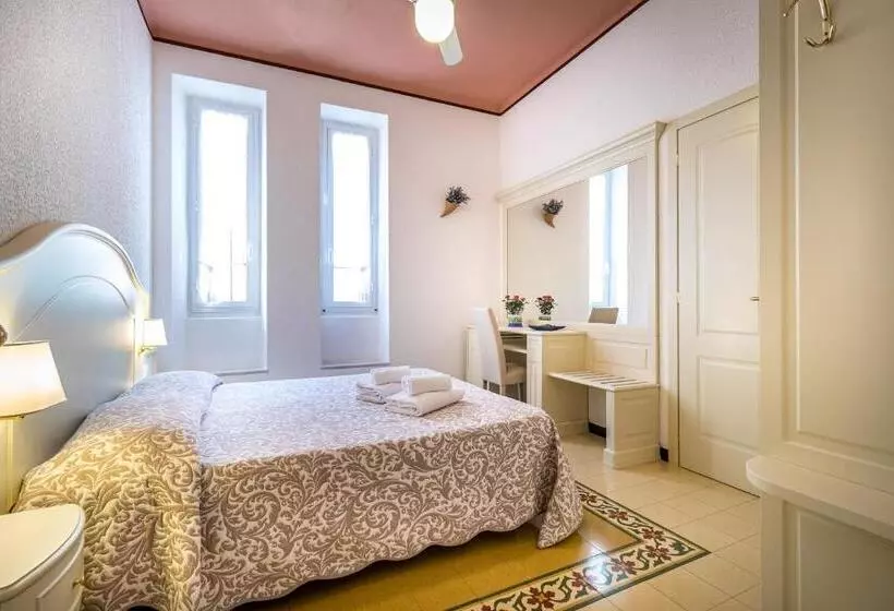 هتل Miramare Di Varigotti