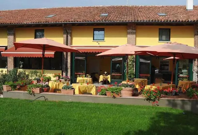 ホテル Cascina Marisa