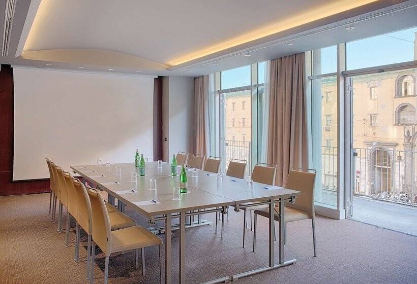 هتل NH Napoli Panorama