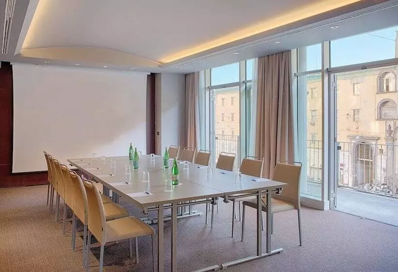 Отель NH Napoli Panorama