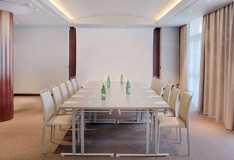 هتل NH Napoli Panorama