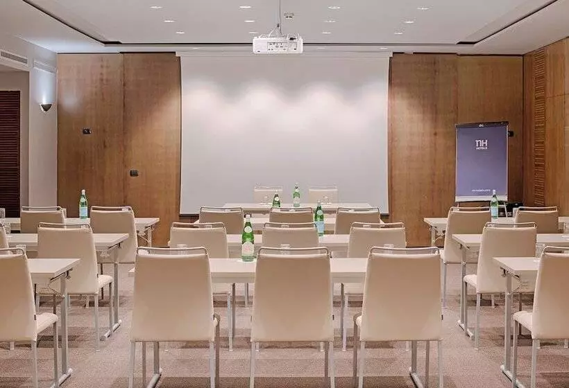 Отель NH Napoli Panorama