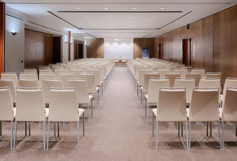 هتل NH Napoli Panorama