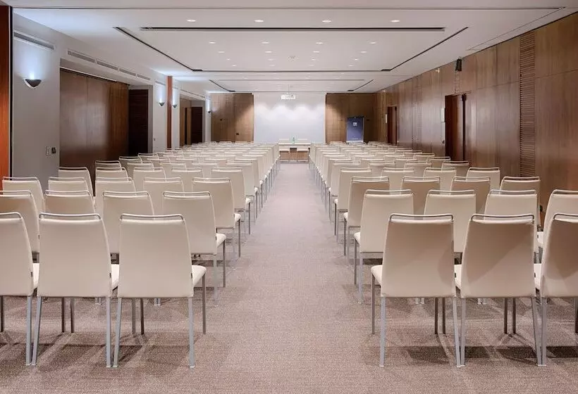 Отель NH Napoli Panorama