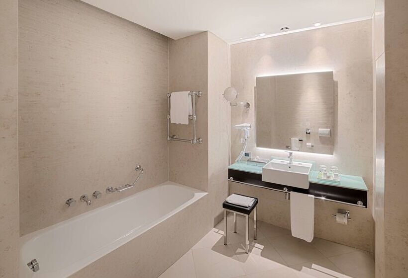 هتل NH Napoli Panorama