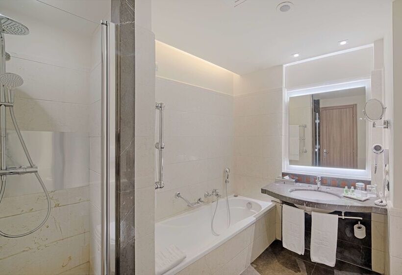 هتل NH Napoli Panorama