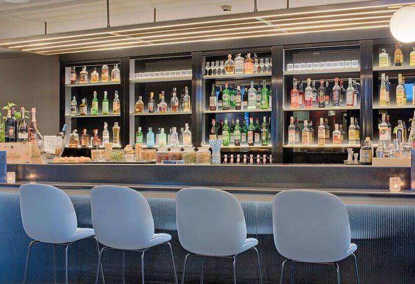 هتل NH Napoli Panorama