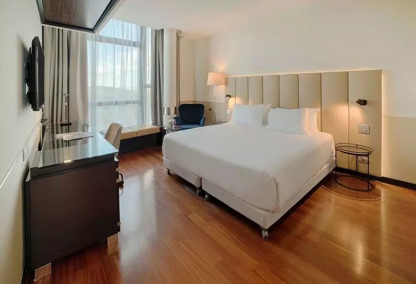 Отель NH Napoli Panorama