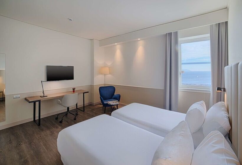 هتل NH Napoli Panorama