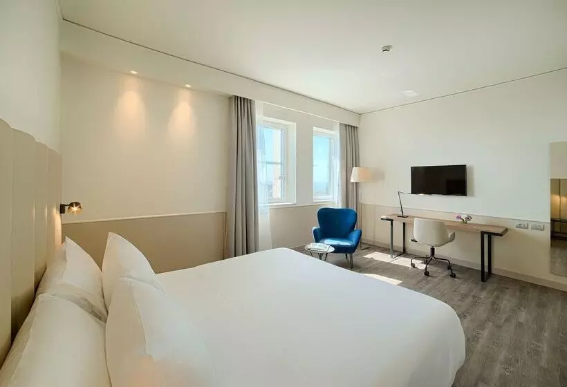 Отель NH Napoli Panorama