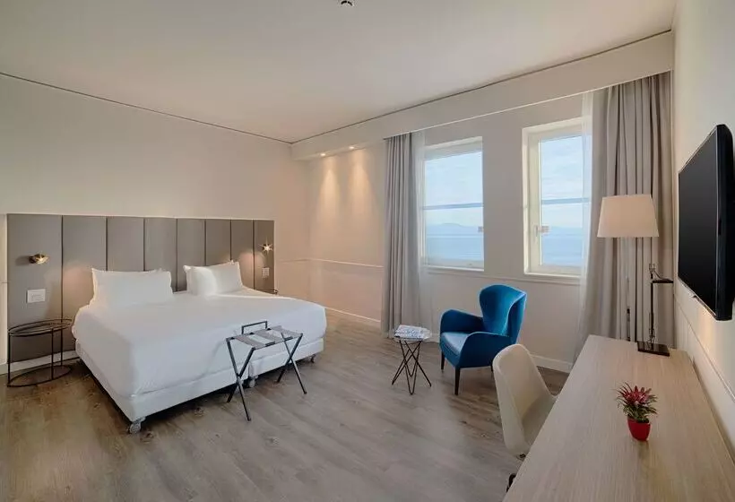 Отель NH Napoli Panorama