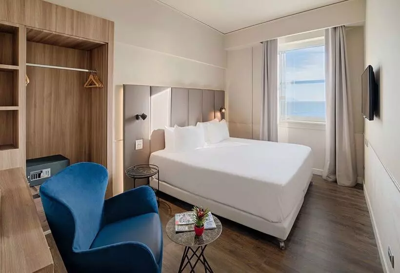 Отель NH Napoli Panorama