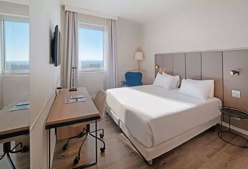 Отель NH Napoli Panorama