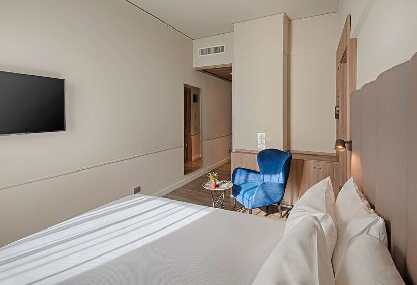 هتل NH Napoli Panorama