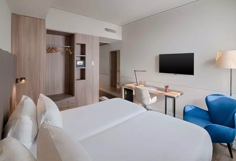 Отель NH Napoli Panorama