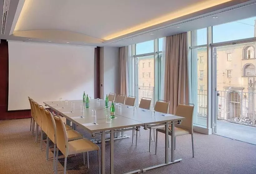 Отель NH Napoli Panorama