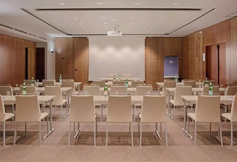 Отель NH Napoli Panorama