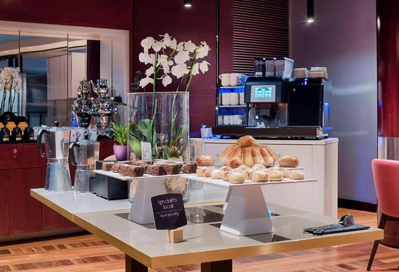 هتل NH Napoli Panorama