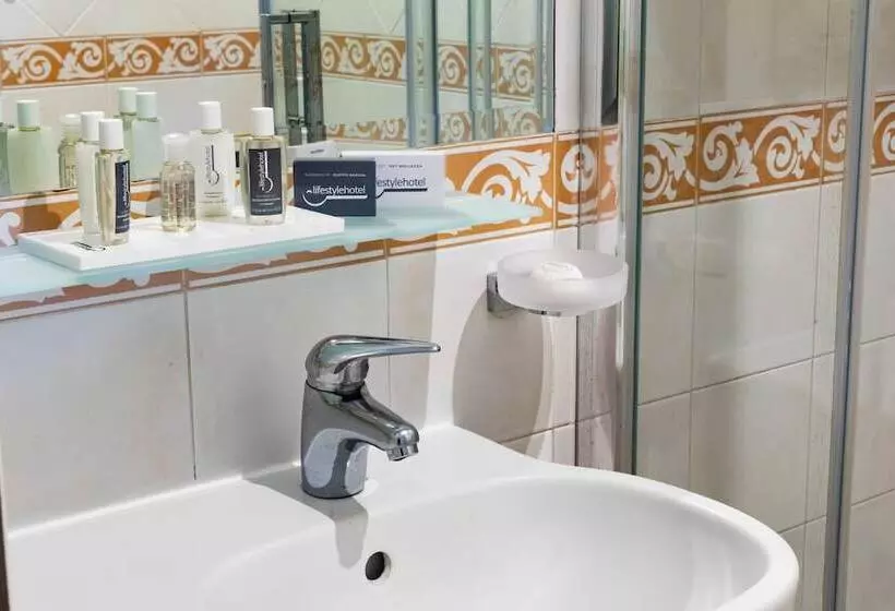 هتل Rex Lifestyle