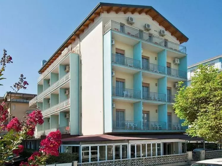 ホテル Saint Tropez Spa & Restaurant