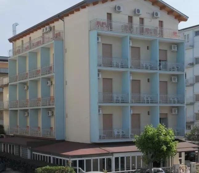 ホテル Saint Tropez Spa & Restaurant