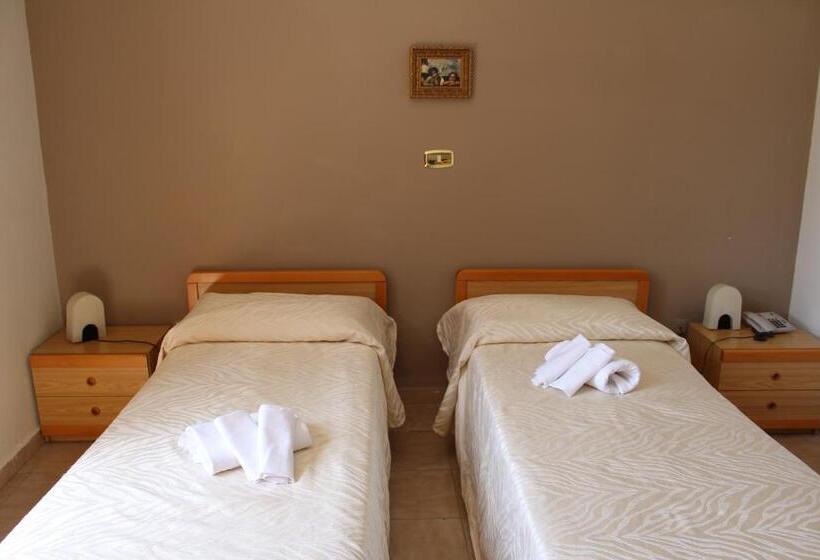 هتل Santuario Pompei