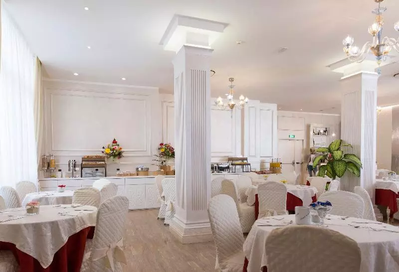 Hotelli Vienna Ostenda E Ristorante Il Danubio