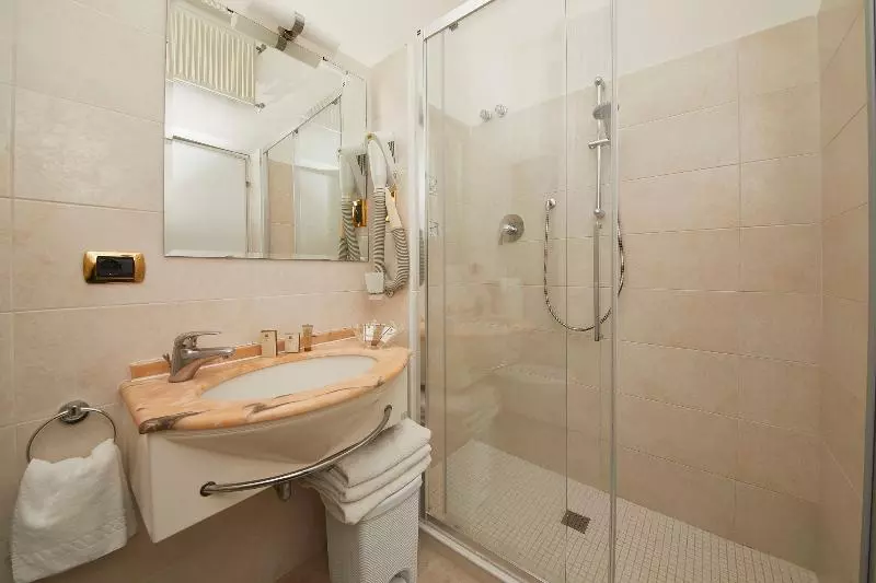 Hotelli Vienna Ostenda E Ristorante Il Danubio