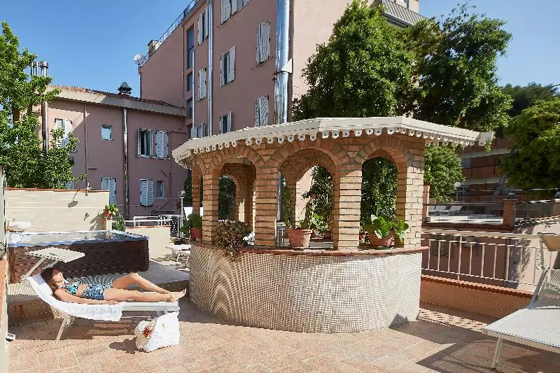 Hotelli Vienna Ostenda E Ristorante Il Danubio