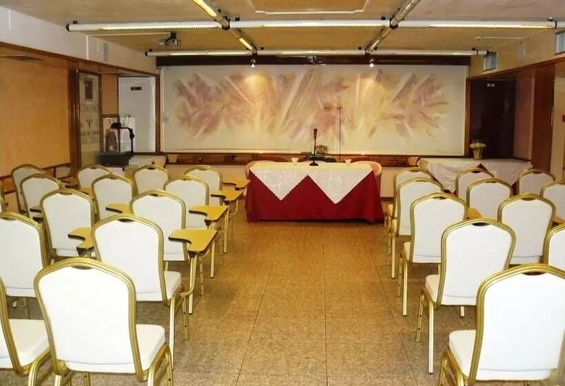 Hotelli Vienna Ostenda E Ristorante Il Danubio