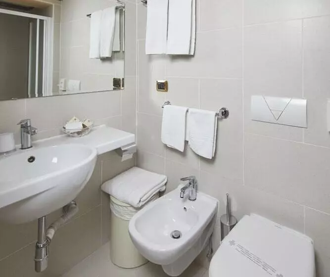 Hotelli Vienna Ostenda E Ristorante Il Danubio