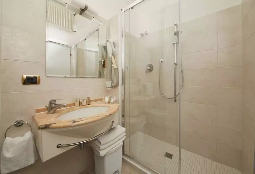 Hotelli Vienna Ostenda E Ristorante Il Danubio