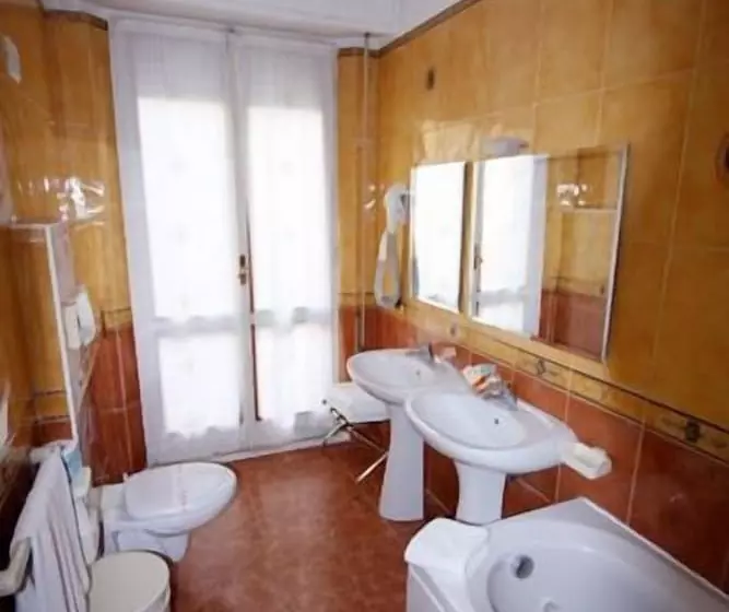 Hotelli Vienna Ostenda E Ristorante Il Danubio