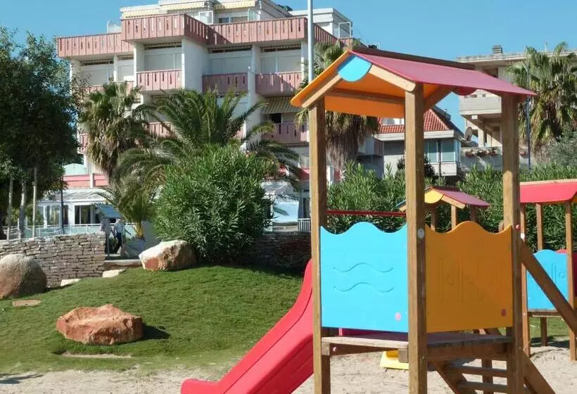 Отель Albergo Girasole Frontemare