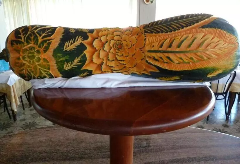 Отель Albergo Girasole Frontemare