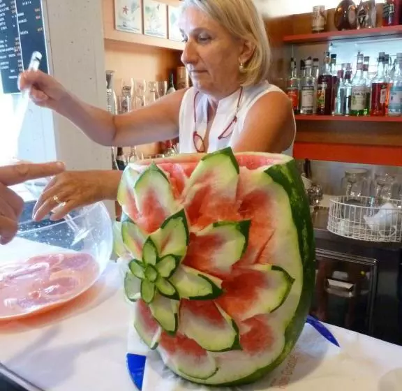 Отель Albergo Girasole Frontemare