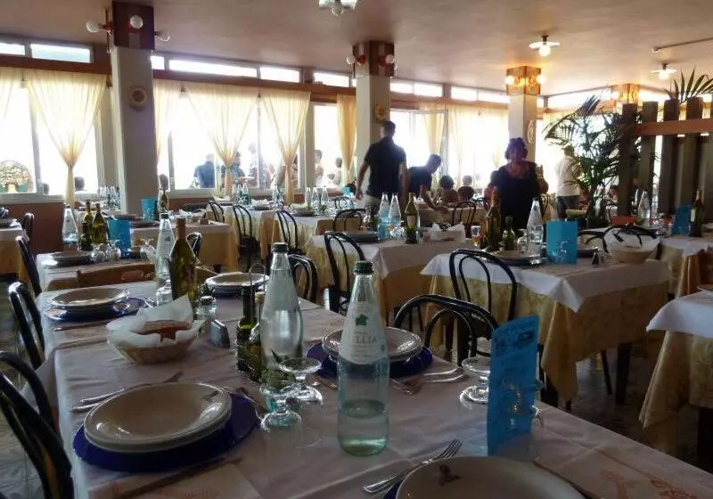 Отель Albergo Girasole Frontemare