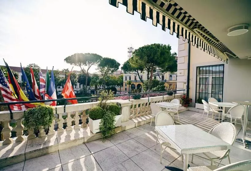 هتل Ambassador Palace