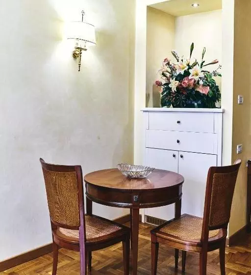 هتل Ambassador Palace