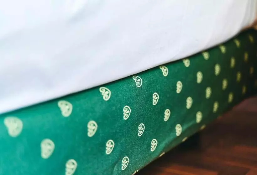 هتل Ambassador Palace