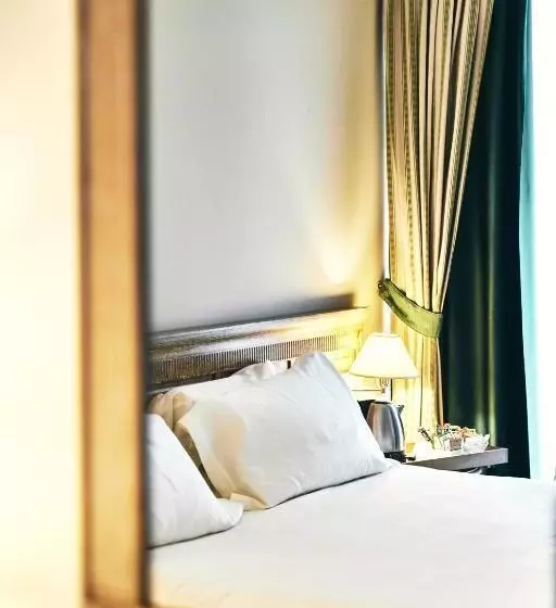 هتل Ambassador Palace