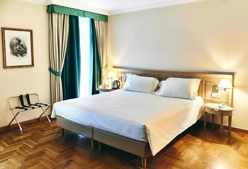 هتل Ambassador Palace