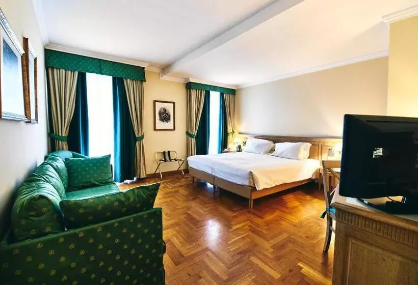 هتل Ambassador Palace