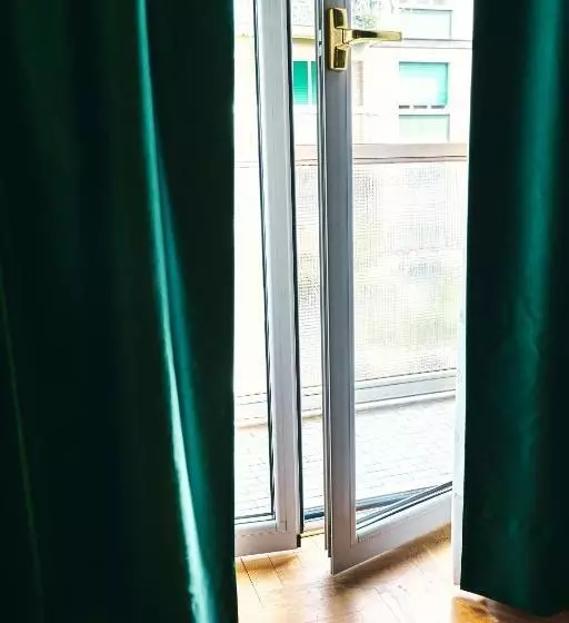 هتل Ambassador Palace