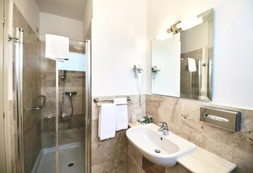 هتل Ambassador Palace