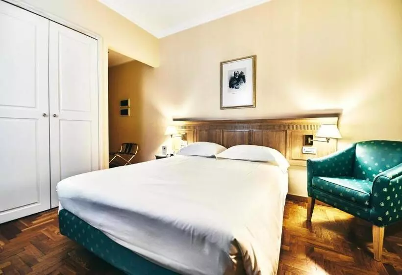 هتل Ambassador Palace