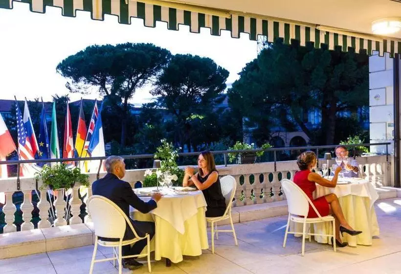 هتل Ambassador Palace